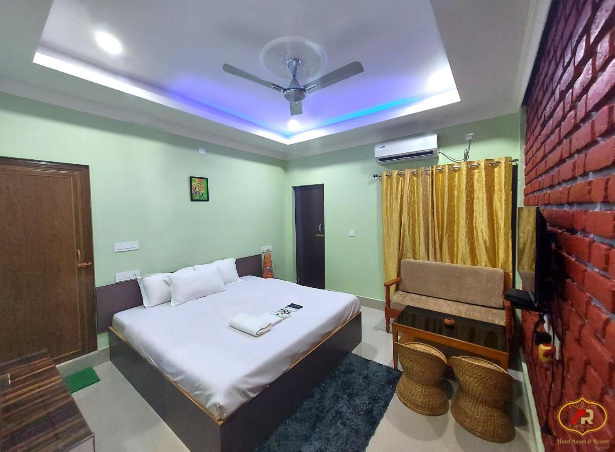 Hotel Aayes And Resort ชานตี นิเคทัน ภายนอก รูปภาพ