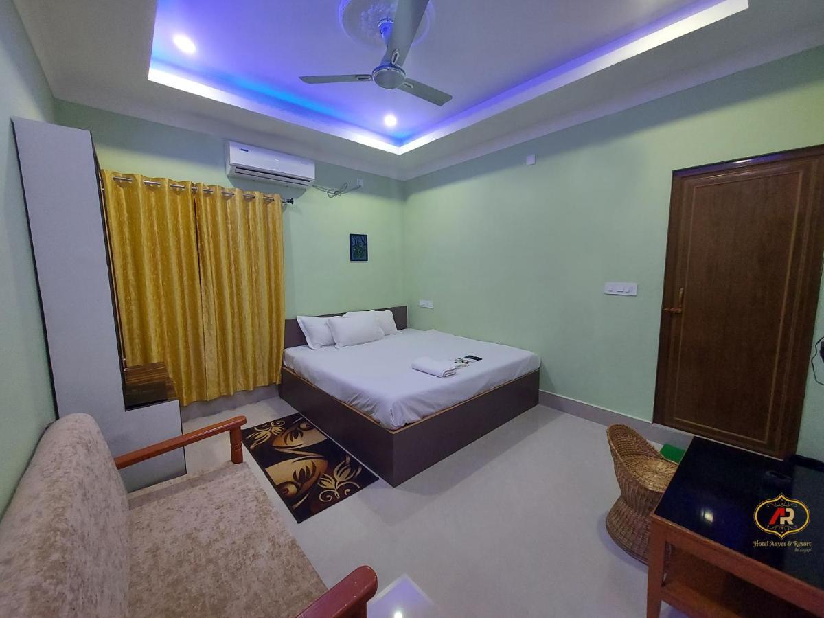 Hotel Aayes And Resort ชานตี นิเคทัน ภายนอก รูปภาพ